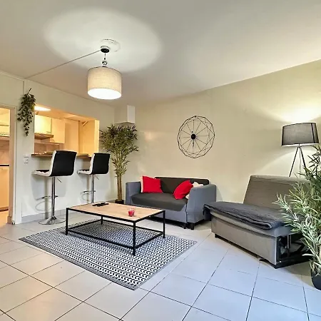 Maison De *